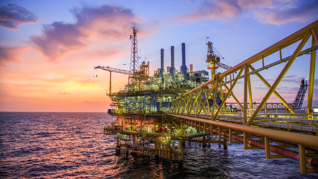 Offshore oil extraction: compact anti-corrosion protection
